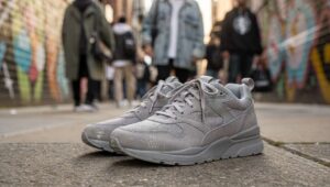 Le sneakers grigie che stanno conquistando lo street style